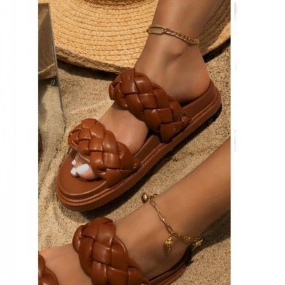 !! NEW !! Double Strap Platform Sandals with braided detailing in Camel